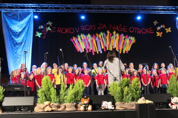 Z roko v roki za lepši jutri