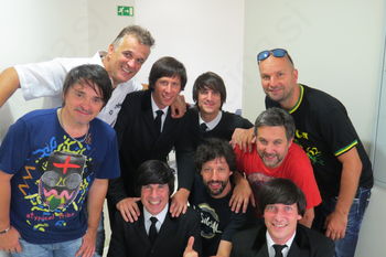 Kingstoni in Help!A Beatles tribute razgreli Gorenjsko plažo