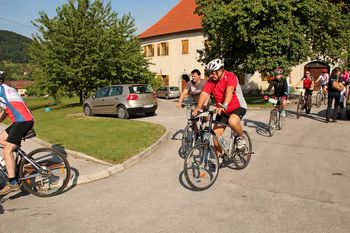 Kolesarjenje po poteh krajevne skupnosti
