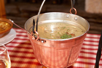 Praznik pohorskega lonca z ansamblom Naveza