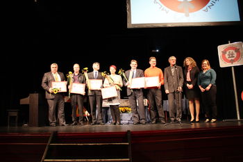 Ajdovci gradimo mladim prijazne občine po vsej Sloveniji Ajdovci gradimo mladim prijazne občine po vsej Sloveniji