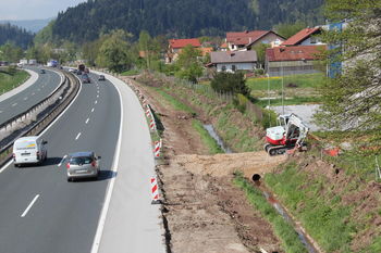 Začeli so graditi protihrupne ograje