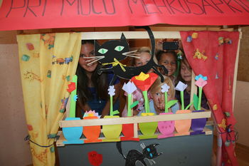 Počitniška srečanja v knjižnici "Pri mucu Mehkošapku"