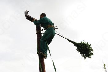 KLOPOTEC KOT KULTURNI IN DRUŽABNI DOGODEK KLOPOTEC KOT KULTURNI IN DRUŽABNI DOGODEK