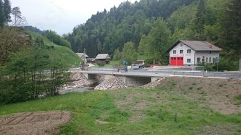 Most v Zalogu čez Jernejčkov in Potrebuježev graben