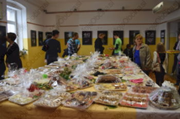 Obiskovalci napolnili igrišče v središču vasi   