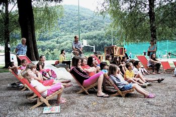 Knjižnica pod krošnjami