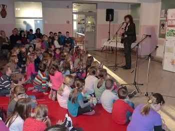 V znamenju branja, jezikov, medsebojne komunikacije in pomoči