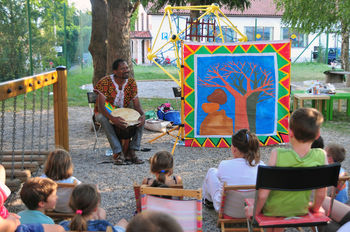 Od pravljic do vojnih žarišč in nazaj v poezijo