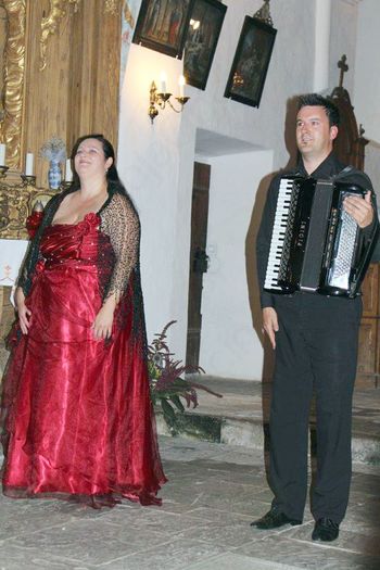 Koncertno obarvan veliki šmaren