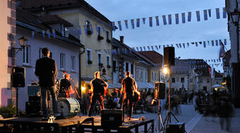 Četrtkova osvežitev na trgu: John F. Doe