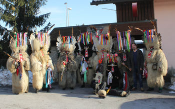 Kurenti odganjali zimo