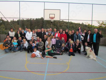 Prvo srečanje v naselju Kurjasteca  