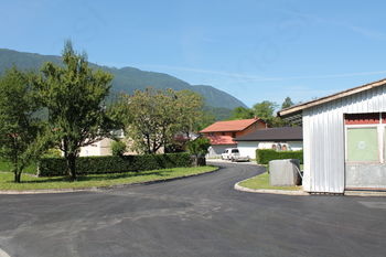 Preplastitev ceste v Ladrah 