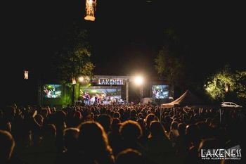 Lakeness in koncert Magnifica Lakeness in koncert Magnifica