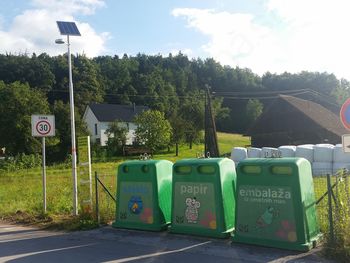 Uvoz Pod gradom razsvetljuje solarna svetilka