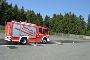 Tečaj varne vožnje z gasilskimi vozili na Vranskem