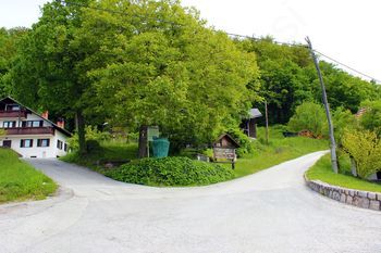 Arheološke raziskave pomaknile pričetek gradnje poslovilne vežice na Vačah v leto 2015