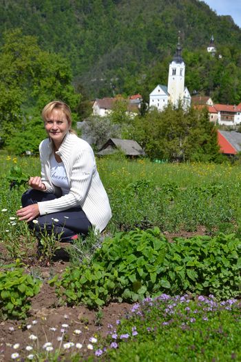 "Super živila rastejo pred našim nosom"