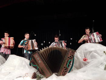 V veseli december z Mladimi godci 