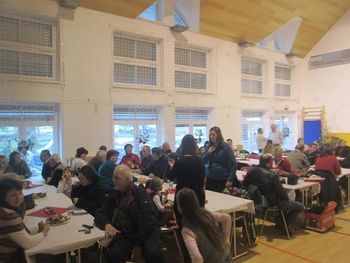 Prireditev in odprtje razstave TIŽJE NJESEN, UAHKEJE GRIN (TEŽJE NESEM, LAŽJE GREM)