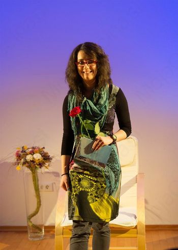 Predstavitev pesniške zbirke Pozabljene rože hrepenenja, mlade pesnice Mete Stergar