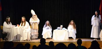 Horjulski otroci veseli obiska sv. Miklavža Horjulski otroci veseli obiska sv. Miklavža