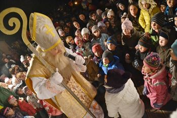Miklavž obiskal najmlajše na Sveti Trojici