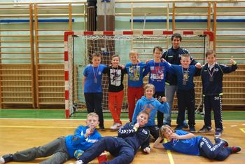 Mladi rokometaši na Zajčkovem turnirju v Radečah