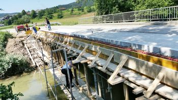 Občina začela z obnovo mostu čez Gradaščico na cesti proti Stranski vasi