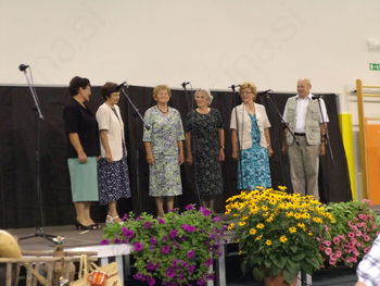 Srečanje ljudskih pevcev in godcev v Obrežu