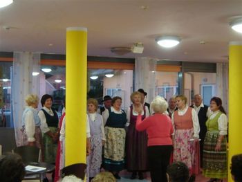 Obiskali so nas pevci mešanega komornega zbora DU Vojnik