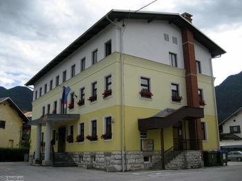 Se želite izogniti dolgim čakalnim vrstam