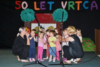 Otroška predstava v počastitev 50-letnice vrtca in 100-letnice šole na Dobrovi