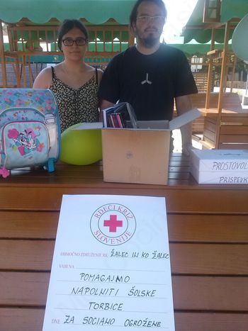 Pomagali smo napolniti šolske torbice Pomagali smo napolniti šolske torbice