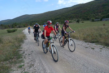 PO KRITIH POTEH OD KOZINE, ČEZ KRAŠKI ROB DO DOLINE DRAGONJE