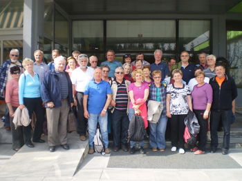 Člani Aktiva invalidov Stari trg na kopanju v Termah Topolšica