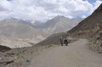 POTOPISNO PREDAVANJE Z MOTORJEM ČEZ PAMIR