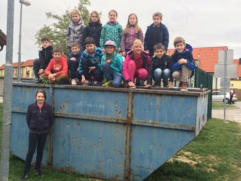 Zbiralna akcija odpadnega papirja 4. c na POŠ Tabor