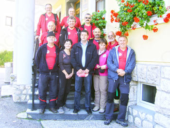 V dolino prinesli deset vreč smeti