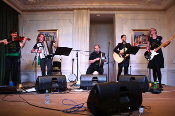 Glasba je lahko tudi Irska Glasba je lahko tudi Irska