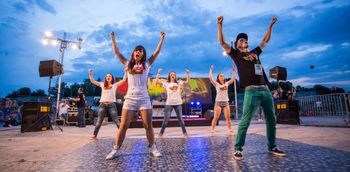 Mednarodni dan mladih 2016: »Pot do leta 2030: izkoreniniti revščino in doseči trajnostno proizvodnjo in potrošnjo« Mednarodni dan mladih 2016: »Pot do leta 2030: izkoreniniti revščino in doseči trajnostno proizvodnjo in potrošnjo«