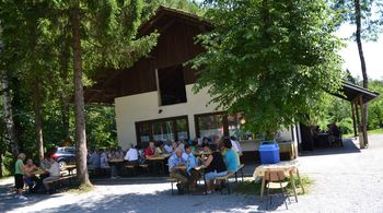 Veselo poletno druženje Društva upokojencev Polhov Gradec