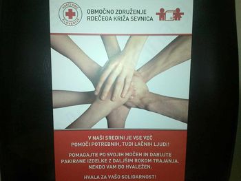 Občani kažejo solidarnost z zbiranje hrane po trgovinah, pomagali tudi člani Rotary kluba Sevnica