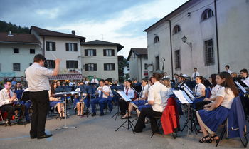 Koncert 100-članske zasedbe orkestra iz Kopra in Divače