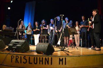 Prisluhnili so slovenskim popevkam Prisluhnili so slovenskim popevkam