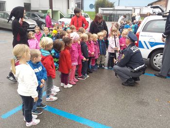 Policisti na obisku v vrtcu Borovnica