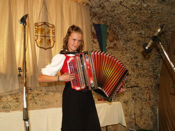 S harmoniko je lepše