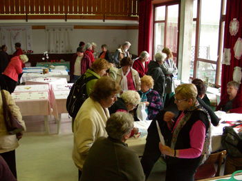 Razstava Vezenine s cvetličnimi motivi