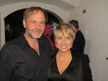 Nekaj lepega je bilo čutiti v zraku, na odru pa Romano Krajnčan in Jureta Ivanušiča